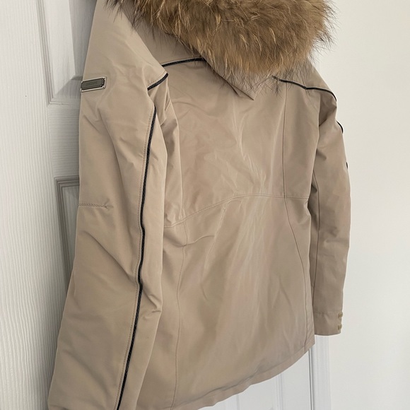 Descente Ski Jacket - Picture 2 of 16